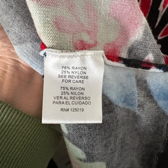 Joseph A Floral Cardigan Red Black Lightweight Button Front Blouse Size M - Picture 4 of 7